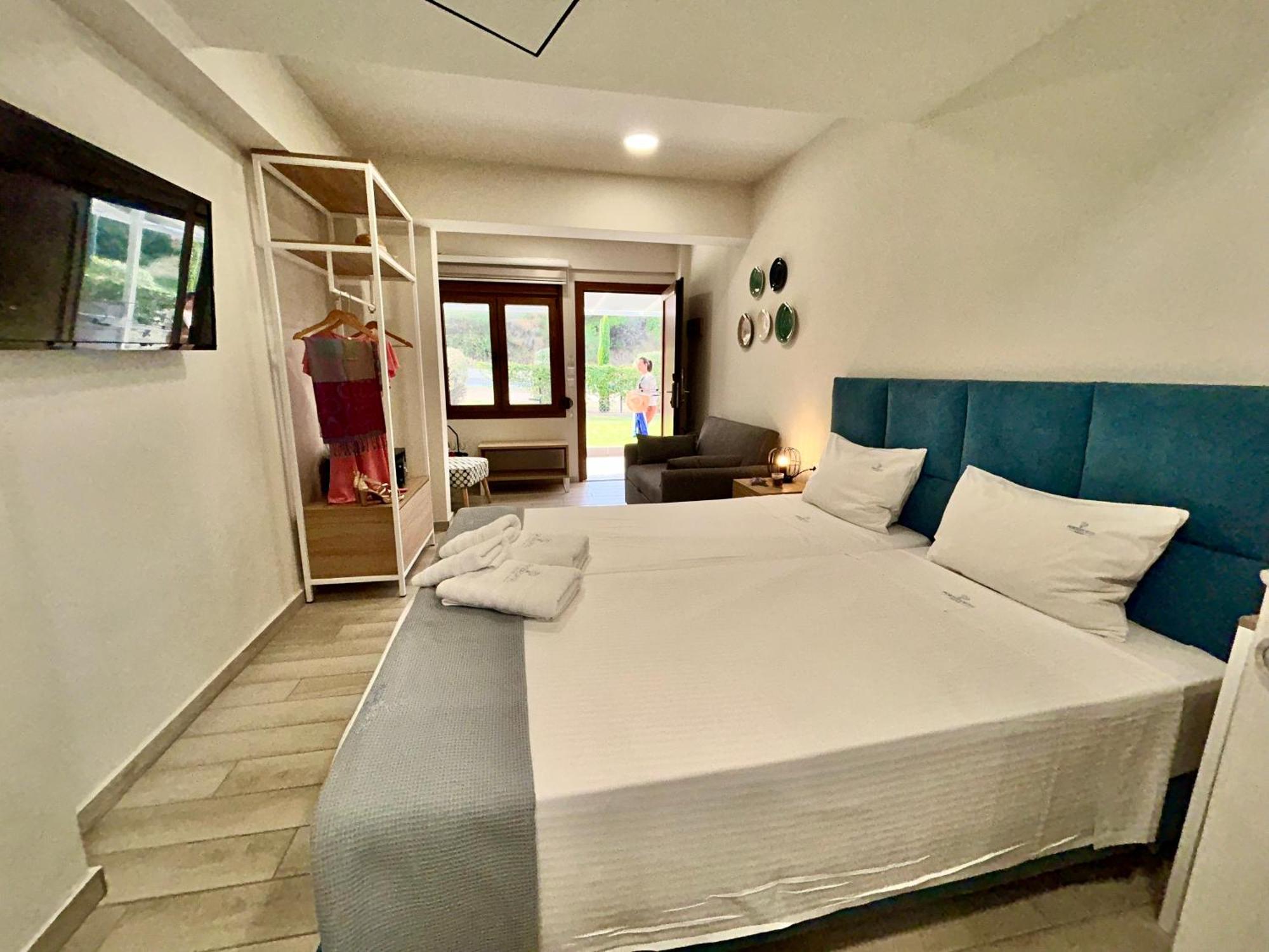 Porto Portes Suites 네아 포티데아 외부 사진