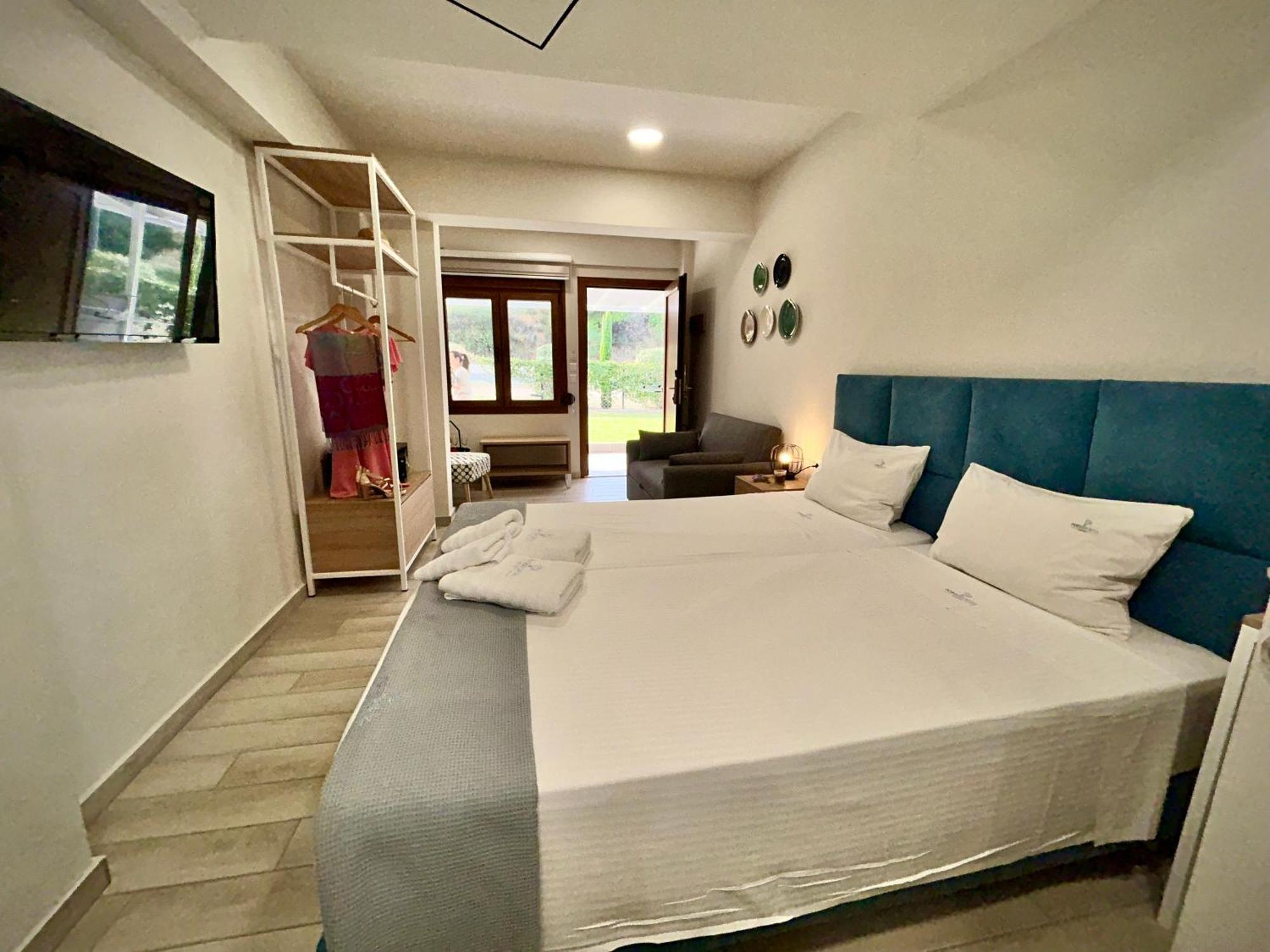 Porto Portes Suites 네아 포티데아 외부 사진